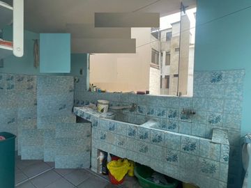 VENDO PRECIOSA CASA EN ESQUINA CON VISTA A AVENIDA EN SANTIAGO DE SURCO