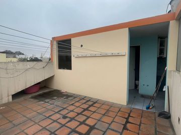 VENDO PRECIOSA CASA EN ESQUINA CON VISTA A AVENIDA EN SANTIAGO DE SURCO
