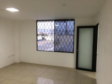 Venta Bodegas y oficinas en la Vía Pto Bolivar, Prov. de El Oro; 960m2 de terreno y 340,87 m2 de construcción y 273 m2 de Parqueo cubierto. Uso de Suelo Comercial