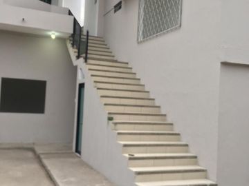 Venta Bodegas y oficinas en la Vía Pto Bolivar, Prov. de El Oro; 960m2 de terreno y 340,87 m2 de construcción y 273 m2 de Parqueo cubierto. Uso de Suelo Comercial