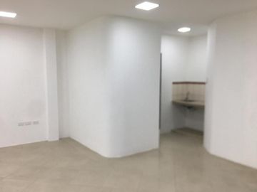 Venta Bodegas y oficinas en la Vía Pto Bolivar, Prov. de El Oro; 960m2 de terreno y 340,87 m2 de construcción y 273 m2 de Parqueo cubierto. Uso de Suelo Comercial