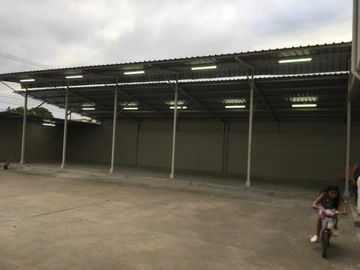 Venta Bodegas y oficinas en la Vía Pto Bolivar, Prov. de El Oro; 960m2 de terreno y 340,87 m2 de construcción y 273 m2 de Parqueo cubierto. Uso de Suelo Comercial
