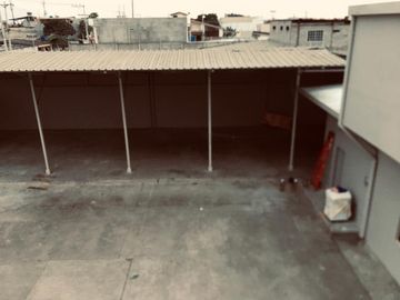 Venta Bodegas y oficinas en la Vía Pto Bolivar, Prov. de El Oro; 960m2 de terreno y 340,87 m2 de construcción y 273 m2 de Parqueo cubierto. Uso de Suelo Comercial