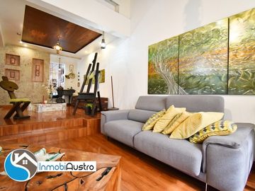 Av. 10 de Agosto, Venta de Hermosa Casa Moderna
