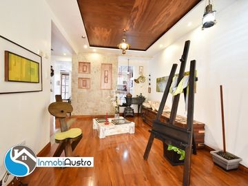 Av. 10 de Agosto, Venta de Hermosa Casa Moderna