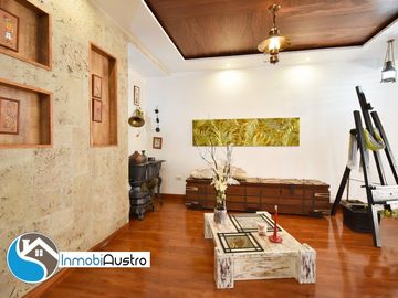 Av. 10 de Agosto, Venta de Hermosa Casa Moderna