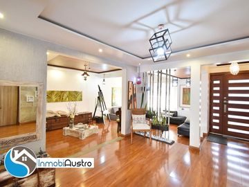 Av. 10 de Agosto, Venta de Hermosa Casa Moderna