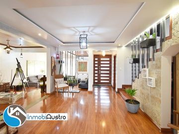 Av. 10 de Agosto, Venta de Hermosa Casa Moderna