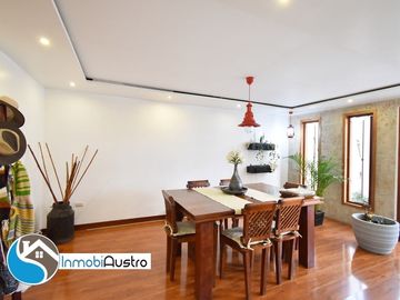 Av. 10 de Agosto, Venta de Hermosa Casa Moderna