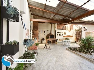 Av. 10 de Agosto, Venta de Hermosa Casa Moderna