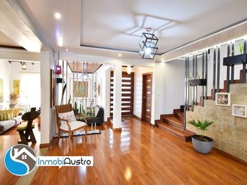Av. 10 de Agosto, Venta de Hermosa Casa Moderna