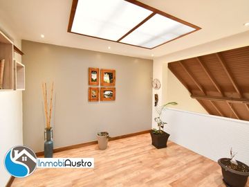 Av. 10 de Agosto, Venta de Hermosa Casa Moderna