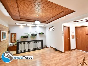 Av. 10 de Agosto, Venta de Hermosa Casa Moderna