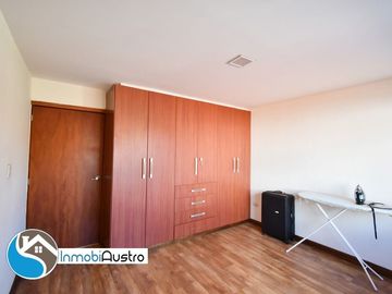 Av. 10 de Agosto, Venta de Hermosa Casa Moderna