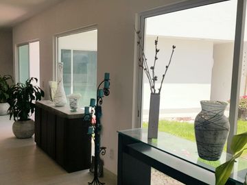 Venta de casa con 5 recamaras y estudio en Cumbres del Lago Juriquilla