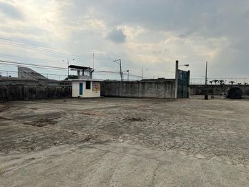 Venta Bodegas Vía a Daule km 10.5. Área de terreno 21.146 m2. Uso de Suelo Industrial de mediano y bajo impacto