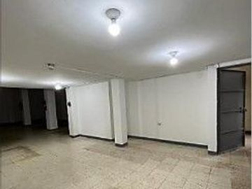 SE VENDE DE OPORTUNIDAD EDIFICIO COMERCIAL RENTERO SECTOR CENTRO DE GUAYAQUIL - GUAYAQUIL