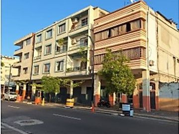 SE VENDE DE OPORTUNIDAD EDIFICIO COMERCIAL RENTERO SECTOR CENTRO DE GUAYAQUIL - GUAYAQUIL