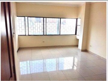 SE VENDE DE OPORTUNIDAD EDIFICIO COMERCIAL RENTERO SECTOR CENTRO DE GUAYAQUIL - GUAYAQUIL