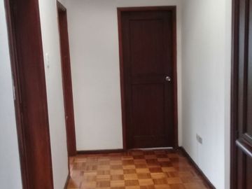 SE VENDE AMPLIA PROPIEDAD CON 2 FRENTES Y TERRENO SECTOR SANGOLQUI - VALLE DE LOS CHILLOS