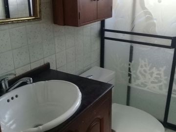 SE VENDE AMPLIA PROPIEDAD CON 2 FRENTES Y TERRENO SECTOR SANGOLQUI - VALLE DE LOS CHILLOS