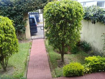 SE VENDE AMPLIA PROPIEDAD CON 2 FRENTES Y TERRENO SECTOR SANGOLQUI - VALLE DE LOS CHILLOS
