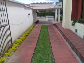 SE VENDE AMPLIA PROPIEDAD CON 2 FRENTES Y TERRENO SECTOR SANGOLQUI - VALLE DE LOS CHILLOS