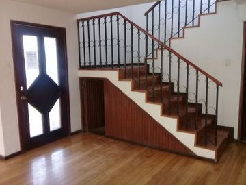 SE VENDE AMPLIA PROPIEDAD CON 2 FRENTES Y TERRENO SECTOR SANGOLQUI - VALLE DE LOS CHILLOS