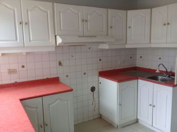 SE VENDE AMPLIA PROPIEDAD CON 2 FRENTES Y TERRENO SECTOR SANGOLQUI - VALLE DE LOS CHILLOS