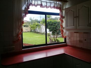 SE VENDE AMPLIA PROPIEDAD CON 2 FRENTES Y TERRENO SECTOR SANGOLQUI - VALLE DE LOS CHILLOS