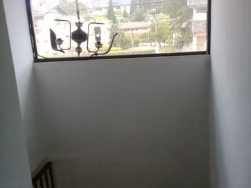 SE VENDE AMPLIA PROPIEDAD CON 2 FRENTES Y TERRENO SECTOR SANGOLQUI - VALLE DE LOS CHILLOS