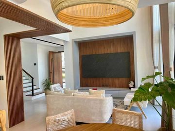 Furnished Corner Modern Asian home wih  7br house and swimming pool