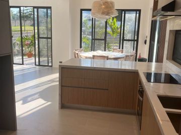 Furnished Corner Modern Asian home wih  7br house and swimming pool