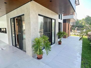 Furnished Corner Modern Asian home wih  7br house and swimming pool