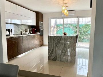 Venta:  *Casa en San Jeronimo,  con desnivel Ascendente. ROOF GARDEN