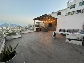 Venta:  *Casa en San Jeronimo,  con desnivel Ascendente. ROOF GARDEN