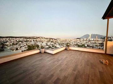 Venta:  *Casa en San Jeronimo,  con desnivel Ascendente. ROOF GARDEN