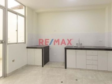 Se Alquila Casa De 7 Habitaciones Con 7 Baños Completos Junto Al Rebagliati, Jesús María