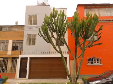 Se Alquila Casa De 7 Habitaciones Con 7 Baños Completos Junto Al Rebagliati, Jesús María
