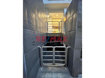 ID: 1097262 Vendo Amplio Flat 101M2 De 2 Dorms En Av. 28 De Julio - Miraflores