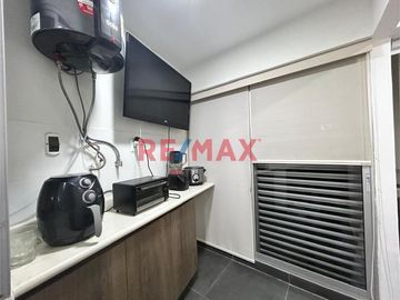 ID: 1097262 Vendo Amplio Flat 101M2 De 2 Dorms En Av. 28 De Julio - Miraflores