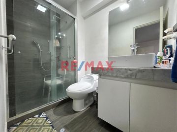 ID: 1097262 Vendo Amplio Flat 101M2 De 2 Dorms En Av. 28 De Julio - Miraflores