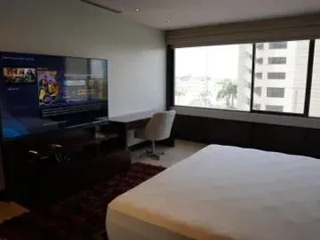 Venta Dpto. 130 m2 Edif. Torre Colon, a lado Hotel Hilton -Urbanización Kennedy-Norte (totalmente remodelado, decorado y amoblado, con parqueo)