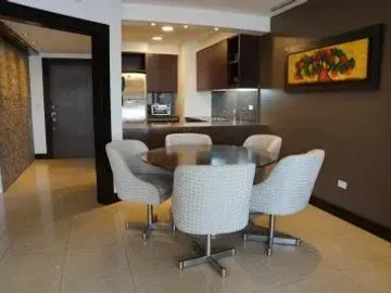 Venta Dpto. 130 m2 Edif. Torre Colon, a lado Hotel Hilton -Urbanización Kennedy-Norte (totalmente remodelado, decorado y amoblado, con parqueo)