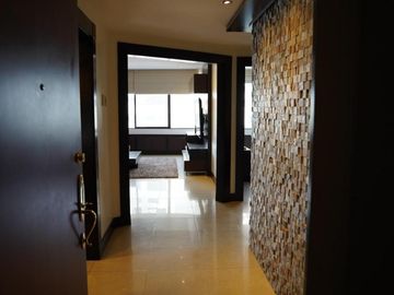 Venta Dpto. 130 m2 Edif. Torre Colon, a lado Hotel Hilton -Urbanización Kennedy-Norte (totalmente remodelado, decorado y amoblado, con parqueo)