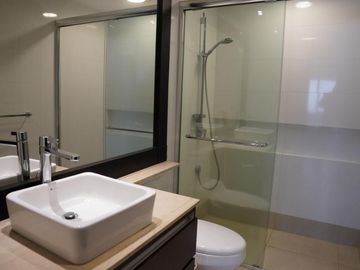 Venta Dpto. 130 m2 Edif. Torre Colon, a lado Hotel Hilton -Urbanización Kennedy-Norte (totalmente remodelado, decorado y amoblado, con parqueo)