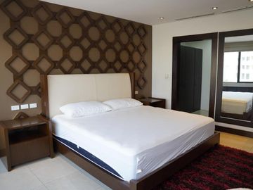 Venta Dpto. 130 m2 Edif. Torre Colon, a lado Hotel Hilton -Urbanización Kennedy-Norte (totalmente remodelado, decorado y amoblado, con parqueo)