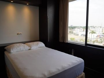 Venta Dpto. 130 m2 Edif. Torre Colon, a lado Hotel Hilton -Urbanización Kennedy-Norte (totalmente remodelado, decorado y amoblado, con parqueo)