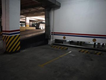 Venta Dpto. 130 m2 Edif. Torre Colon, a lado Hotel Hilton -Urbanización Kennedy-Norte (totalmente remodelado, decorado y amoblado, con parqueo)