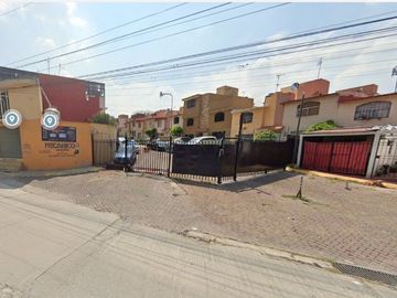 VENTA DE CASA DE RECUPERACION AVENIDA REAL DEL BOSQUE, NUM EXT 9, REAL DEL BOSQUE, TULTITLAN, ESTADO DE MEXICO, C.P. 54948